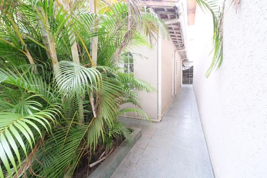 Quintal de casa à venda com 3 quartos, 276m² em Umuarama, Osasco