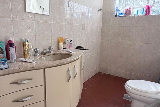 Banheiro de casa à venda com 2 quartos, 101m² em Vila Satúrnia, Campinas