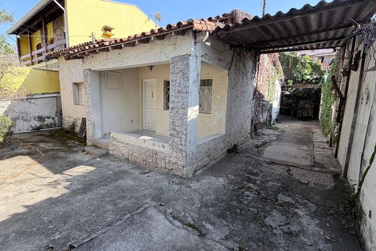 Garagem de casa à venda com 2 quartos, 101m² em Vila Satúrnia, Campinas