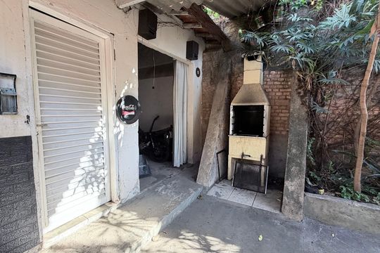 Área externa de casa à venda com 2 quartos, 101m² em Vila Satúrnia, Campinas