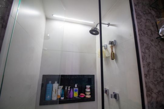 Banheiro de kitnet/studio à venda com 1 quarto, 27m² em Campo Belo, São Paulo