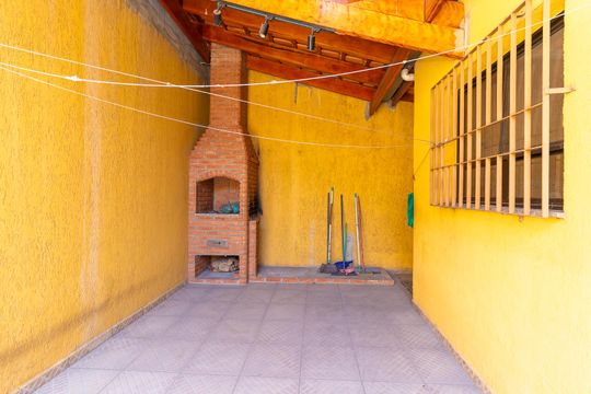 Quintal de casa à venda com 4 quartos, 200m² em Jardim Santana, São Paulo