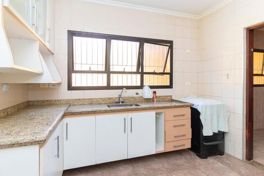 Cozinha de casa à venda com 4 quartos, 200m² em Jardim Santana, São Paulo