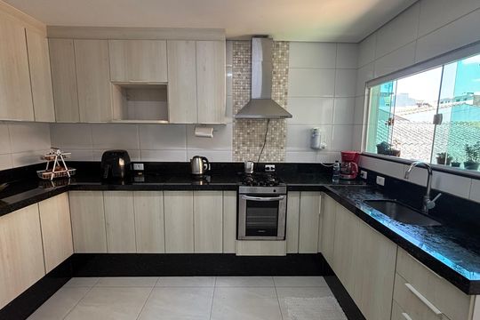 Cozinha de casa à venda com 4 quartos, 220m² em Vl Fco Matarazzo, Santo André