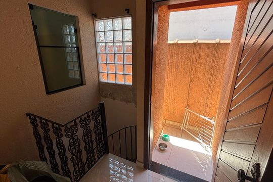 Escada de casa à venda com 4 quartos, 220m² em Vl Fco Matarazzo, Santo André