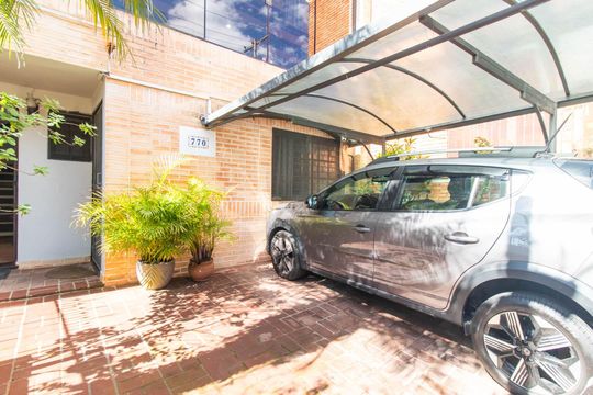 Garagem de casa à venda com 4 quartos, 390m² em Menino Deus, Porto Alegre