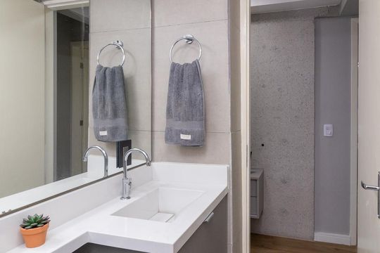 Banheiro de apartamento para alugar com 2 quartos, 51m² em Vila Ré, São Paulo