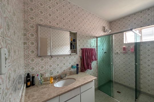 Banheiro da Suíte de casa à venda com 4 quartos, 253m² em Jardim Monjolo, São Paulo