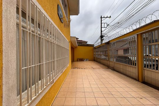 Garagem de casa à venda com 4 quartos, 253m² em Jardim Monjolo, São Paulo