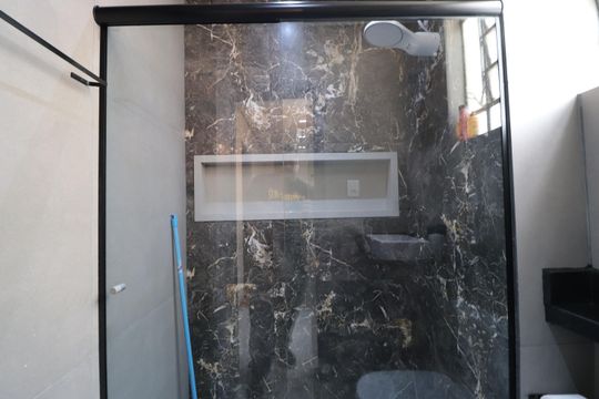 Banheiro de apartamento para alugar com 1 quarto, 37m² em Centro, Uberlândia