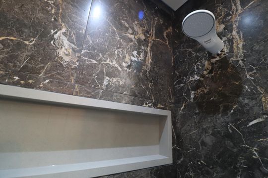 Banheiro de apartamento para alugar com 1 quarto, 37m² em Centro, Uberlândia