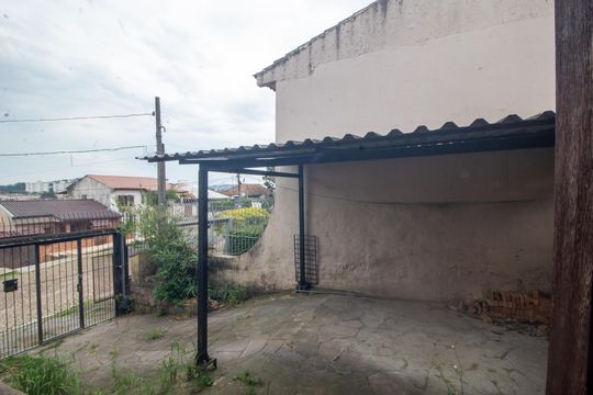 Vista de casa à venda com 3 quartos, 160m² em Partenon, Porto Alegre