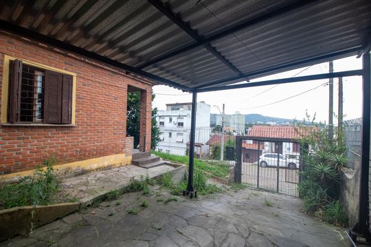 Garagem de casa à venda com 3 quartos, 160m² em Partenon, Porto Alegre