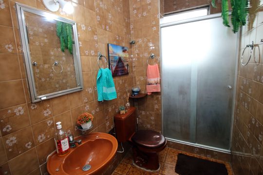 Banheiro de apartamento à venda com 3 quartos, 105m² em Parada de Lucas, Rio de Janeiro