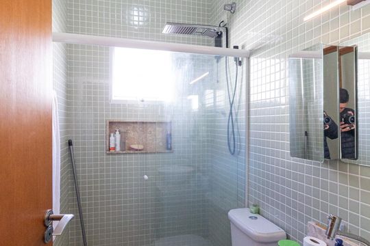 Banheiro da suíte de casa à venda com 3 quartos, 164m² em Bela Vista, Osasco