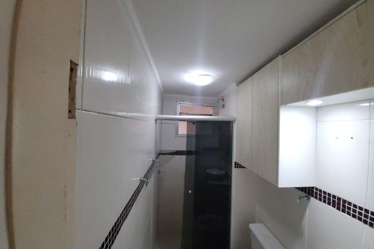 Banheiro  de apartamento para alugar com 2 quartos, 45m² em Jardim Miriam, São Paulo