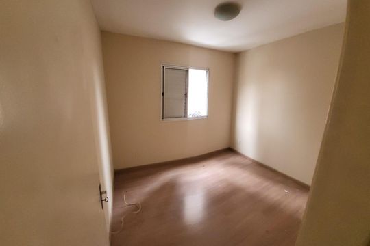 Quarto 1 de apartamento para alugar com 2 quartos, 45m² em Jardim Miriam, São Paulo