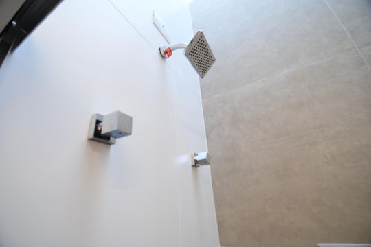 Banheiro 3 - Suíte de casa de condomínio à venda com 3 quartos, 280m² em Parque Taquaral, Campinas