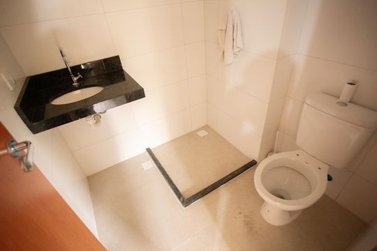 Banheiro Social de apartamento à venda com 2 quartos, 38m² em Vila Baruel, São Paulo