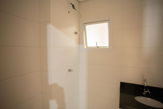 Banheiro Social de apartamento à venda com 2 quartos, 39m² em Vila Baruel, São Paulo