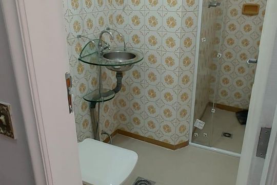 Banheiro de apartamento à venda com 2 quartos, 160m² em Vila Celeste, São Paulo