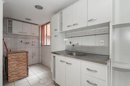 Cozinha de apartamento à venda com 2 quartos, 46m² em Sarandi, Porto Alegre