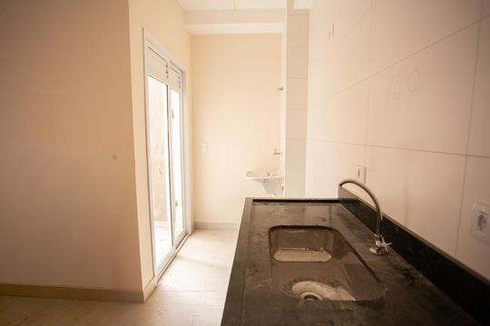 Cozinha e Área de Serviço de apartamento à venda com 2 quartos, 51m² em Vila Baruel, São Paulo