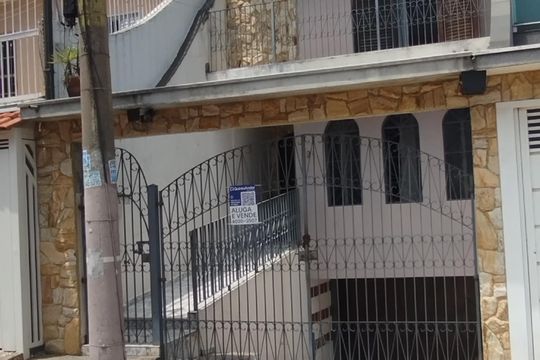 Fachada + Placa de casa à venda com 4 quartos, 250m² em Jardim Ana Rosa, São Paulo