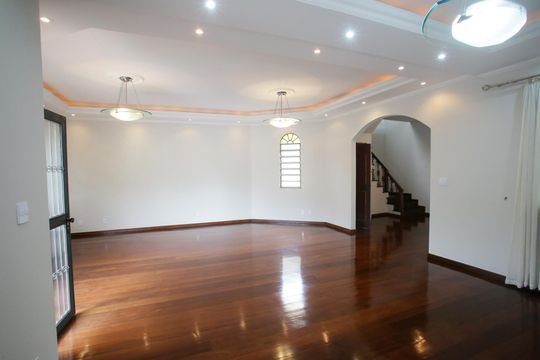 Sala de Estar de casa à venda com 4 quartos, 444m² em Jacarepaguá, Rio de Janeiro