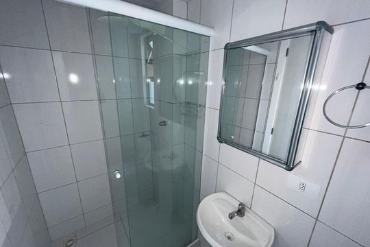 Banheiro Social de apartamento para alugar com 3 quartos, 55m² em Santa Cândida, Curitiba