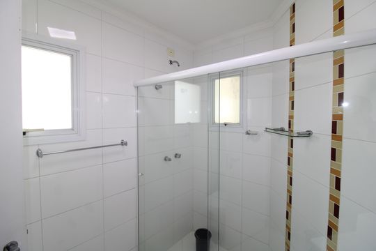 Banheiro da Suíte 4 de casa para alugar com 4 quartos, 520m² em Jardim Franca, São Paulo