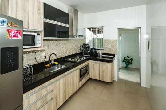 Cozinha de casa à venda com 4 quartos, 300m² em São João Batista, Belo Horizonte