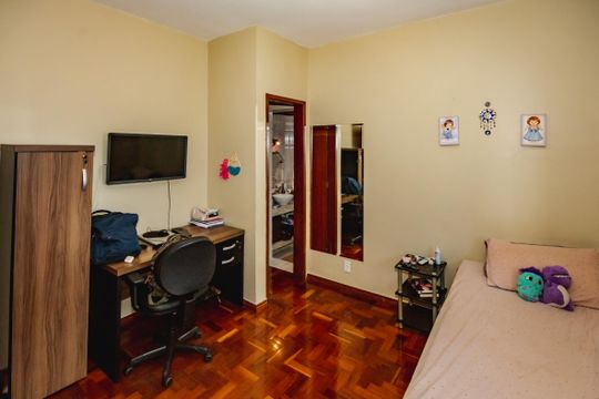 Quarto 2 de casa à venda com 4 quartos, 300m² em São João Batista, Belo Horizonte