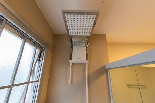 Banheiro de apartamento à venda com 2 quartos, 67m² em Cambuí, Campinas