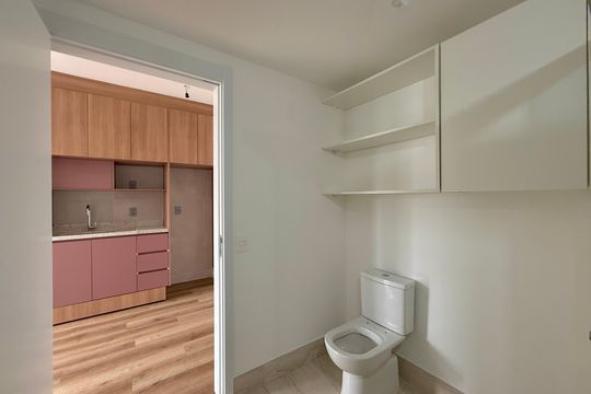 Banheiro de apartamento à venda com 1 quarto, 32m² em Campo Belo, São Paulo