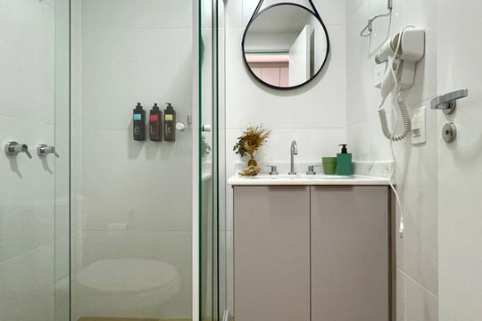 Banheiro social de kitnet/studio à venda com 1 quarto, 23m² em Perdizes, São Paulo