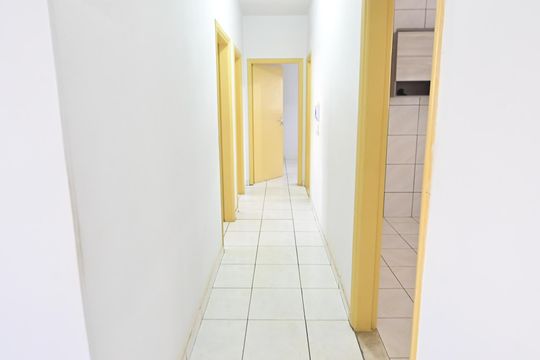 Corredor de apartamento à venda com 3 quartos, 80m² em Setor Central, Goiânia