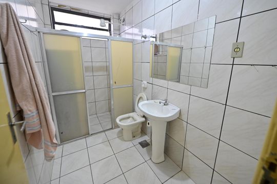 Banheiro de apartamento à venda com 3 quartos, 80m² em Setor Central, Goiânia