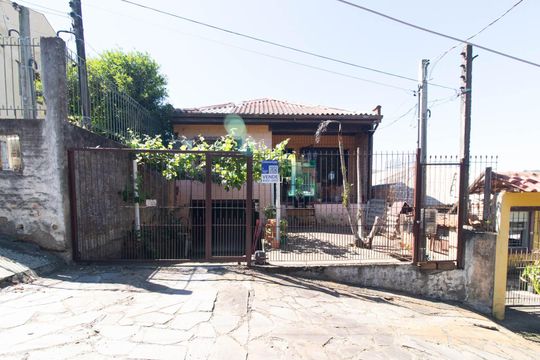 Fachada de casa à venda com 2 quartos, 120m² em Partenon, Porto Alegre