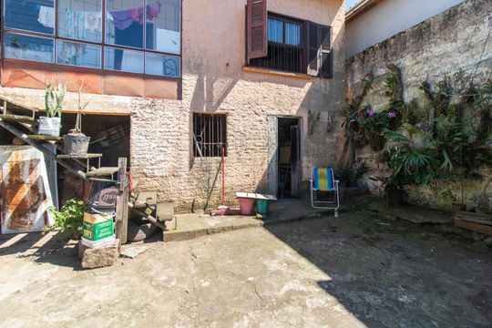 Quintal de casa à venda com 2 quartos, 120m² em Partenon, Porto Alegre