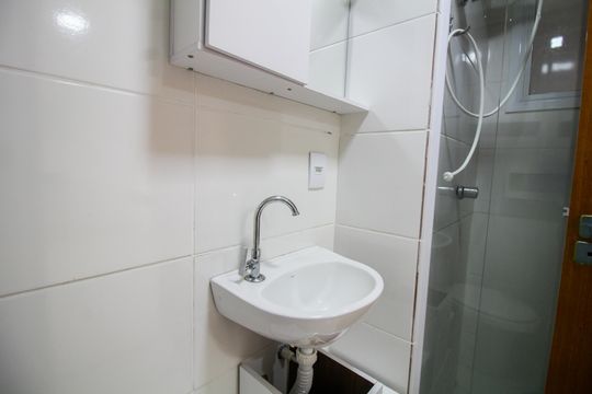 Banheiro Social de kitnet/studio à venda com 1 quarto, 30m² em Vila Invernada, São Paulo