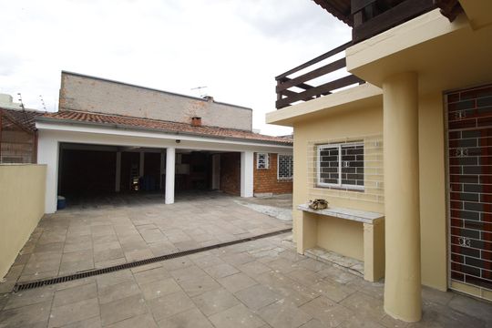 Área Externa de casa à venda com 4 quartos, 262m² em Sarandi, Porto Alegre