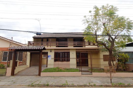 Fachada de casa à venda com 4 quartos, 262m² em Sarandi, Porto Alegre