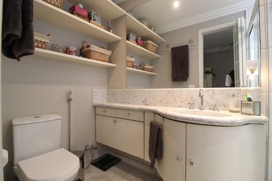 Banheiro da Suíte de apartamento à venda com 1 quarto, 80m² em Vila Nova Conceição, São Paulo