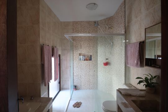 Banheiro da Suíte de casa à venda com 4 quartos, 345m² em São José, Canoas