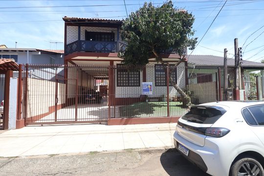 Fachada de casa à venda com 4 quartos, 345m² em São José, Canoas