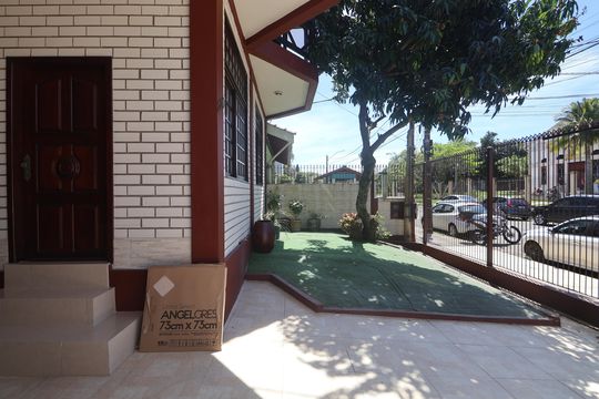 Área externa de casa à venda com 4 quartos, 345m² em São José, Canoas