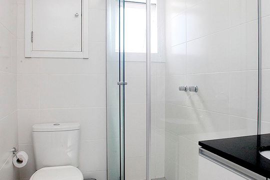 Banheiro de kitnet/studio à venda com 1 quarto, 34m² em Cidade Baixa, Porto Alegre