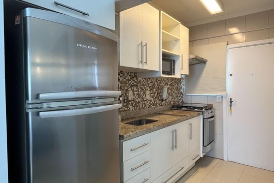Cozinha de apartamento para alugar com 1 quarto, 50m² em Gonzaga, Santos