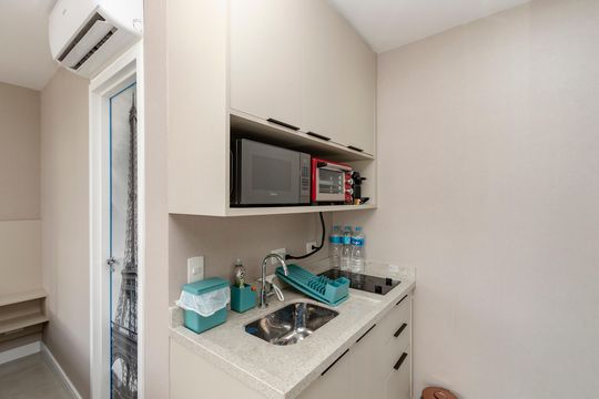 Cozinha de kitnet/studio à venda com 1 quarto, 26m² em Campo Belo, São Paulo